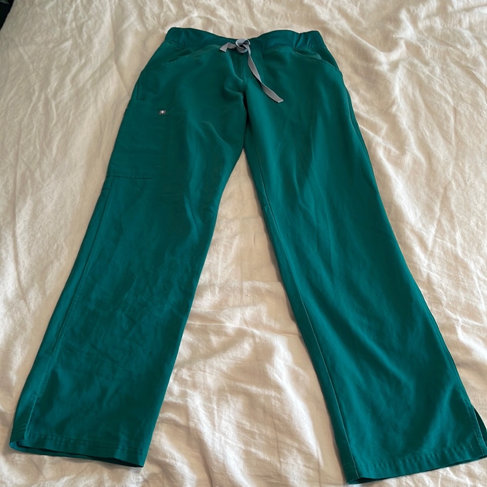 Figs hunter green Cade kargo scrub pants size S.